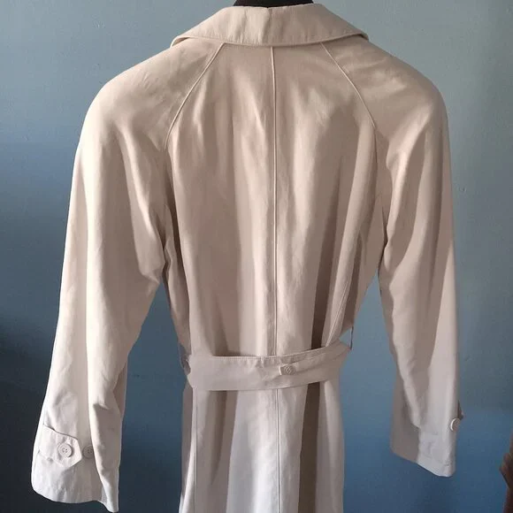 Ladies cream coloured lined London Fog like new size 6P, soft suede-like feel - Picture 2 of 3